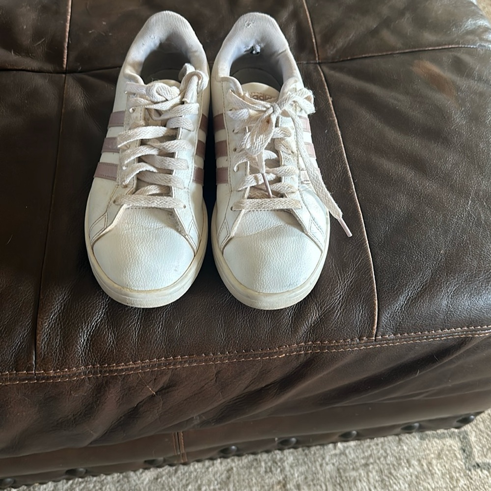 Adidas 7 1/2 tennis shoes.